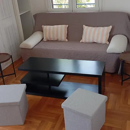 Fantastic View ! Private Bedroom In A Family Apartment, Private Bathroom, Shared Kitchen And Living Spaces 3* Nice