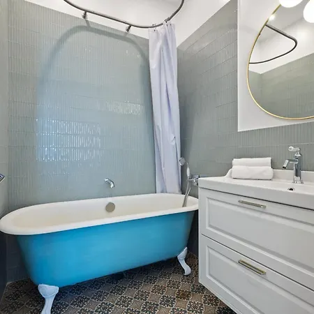 Belle Epoque With Pool - Welkeys Holiday home Nice