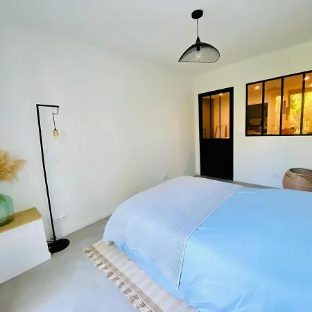 Villa House With Pool And Sea View In
