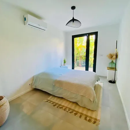 Villa House With Pool And Sea View In