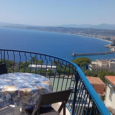 Guest house Fantastic View ! Private Bedroom In A Family Apartment, Private Bathroom, Shared Kitchen And Living Spaces 3*