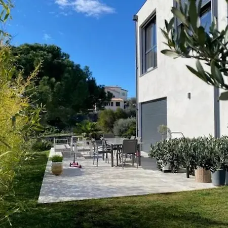 Villa House With Pool And Sea View In *
