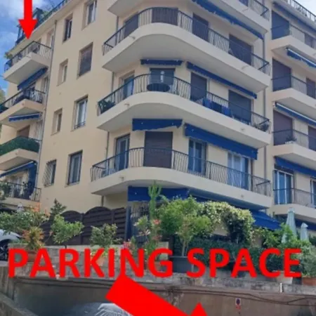 Fantastic View ! Private Bedroom In A Family Apartment, Private Bathroom, Shared Kitchen And Living Spaces 3* Nice