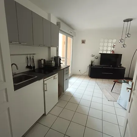 1 Bedroom Air-conditioned Wi-fi * Nice