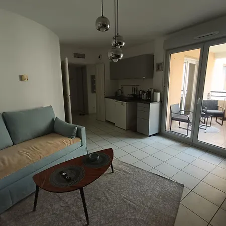 1 Bedroom Air-conditioned Wi-fi Apartment