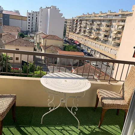 Apartment Superbe 3 1 Salon Cosy Et 2 Grandes Terrasses Moderne Tram A 2 Min 6 Personnes