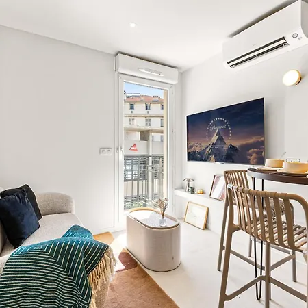Carabacel - One Ac And Balcony Apartment *