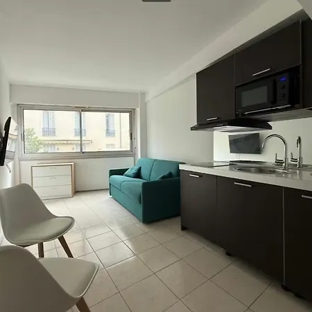 A Modern Recently Renovated, 7 Min To Apartment