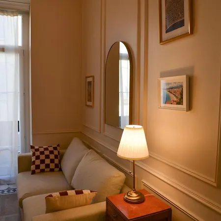 Chic Parisian Apartment *