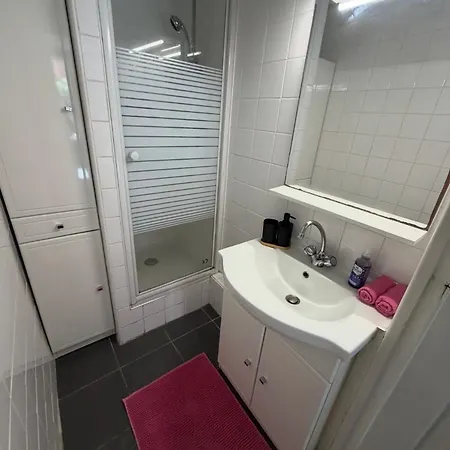 Joli 2 Pieces Centre Apartment *