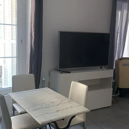 Cosy Gare Apartment *