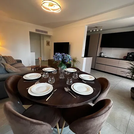 Apartment 2 - Terrasse, Parking Gratuit & Climatisation *