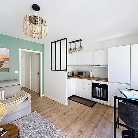 Proche De Toutes Commodites - Ouest Apartment