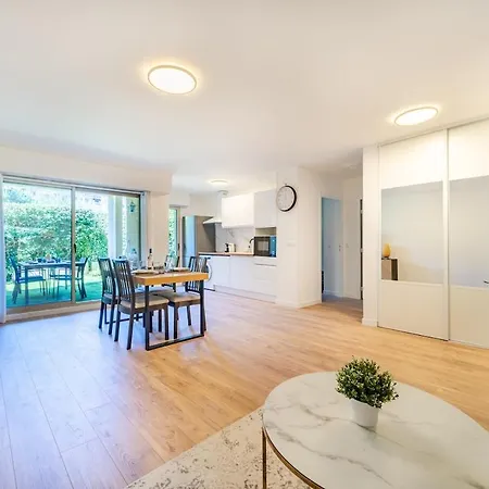 Beautiful 2-bedroom Apartment, Garden, Swimming Pool, Sea Within Walking Distance *