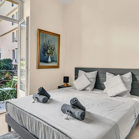 Apartment Charming Studio, Balcony With Garden View, Liberation *