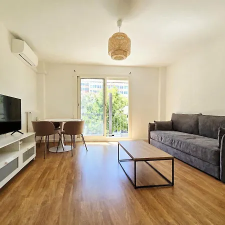 1 Minute To Tram - 3 Ac - 2 Balcony - Close Apartment *