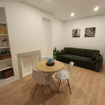 An In The Very Center Of The For 8 Guests Nearby Are A Tram Stop And Train Station Apartment Nice