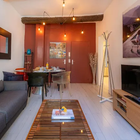 Old Town Nice, 2 Bedrooms & 2 Bathrooms,quiet, Ac For 4 People