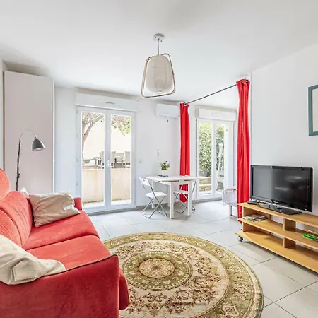Apartment Avec Terrasse-jardin Au Centre De Nice