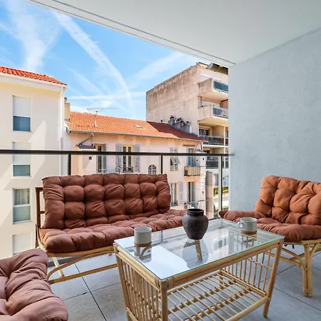 Spacious With Terrace And Parking Apartment