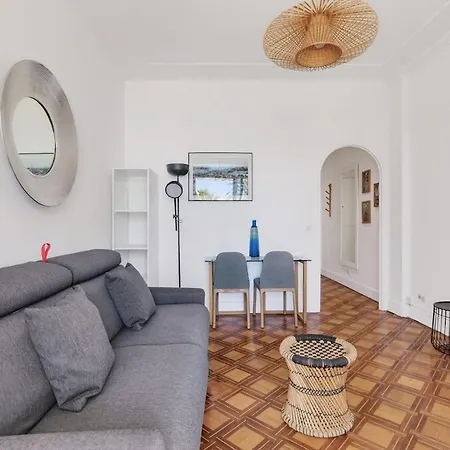 Apartment Charming With Balcony & Sea View *