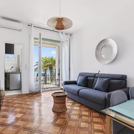 Apartment Charming With Balcony & Sea View