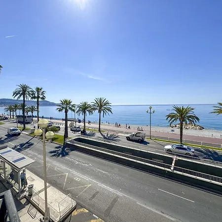 Elegant Sea Front Apartment Nice