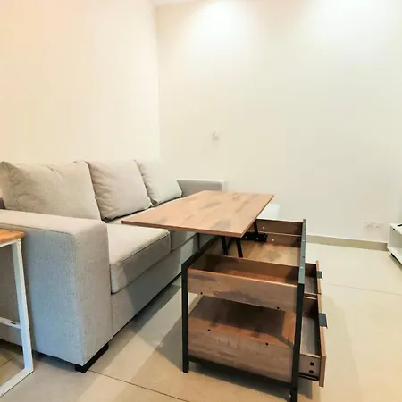 Apartment 2-bedroom In Sleeps 4