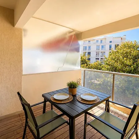 With Balcony And Pool Near The Sea Apartment *