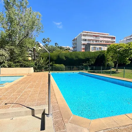 With Balcony And Pool Near The Sea Apartment *