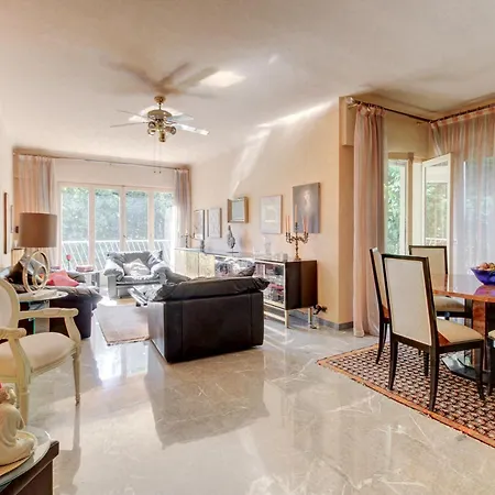 Apartment Centre *