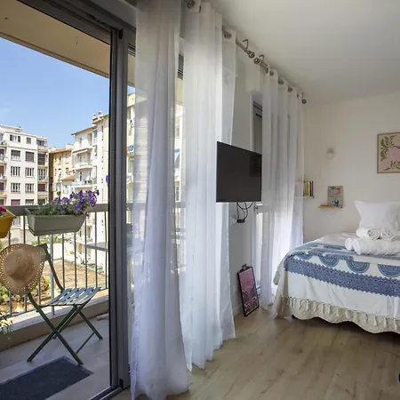 Charming With Balcony In The Heart Of The Liberation District Nice
