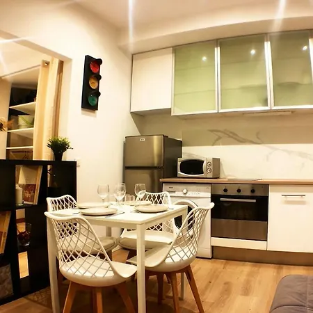 Au Coeur Du Vieux Et A 5 Min De La Apartment