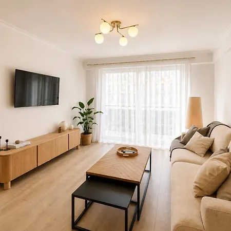 Heart Of Nice, 3min, 3 Ac Units, Balcony With 4-seater Dining!
