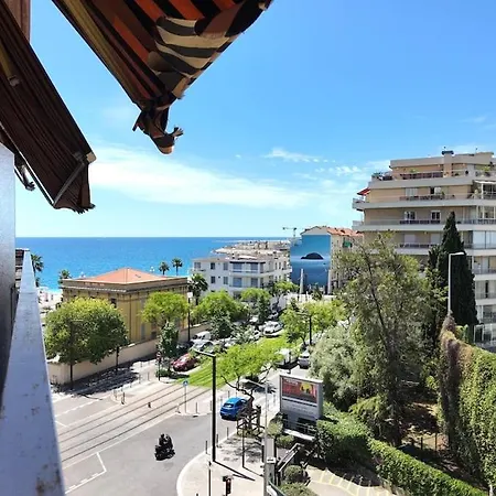 Completely Renovated 2 Minutes From The Apartment