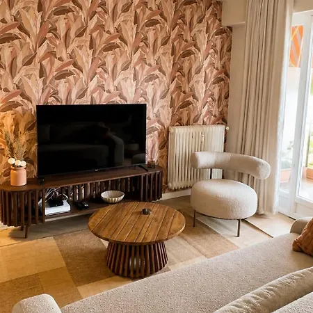 Completely Renovated 2 Minutes From The Apartment Nice