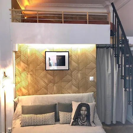Le Shakespeare 18 Mezzanine Apartment