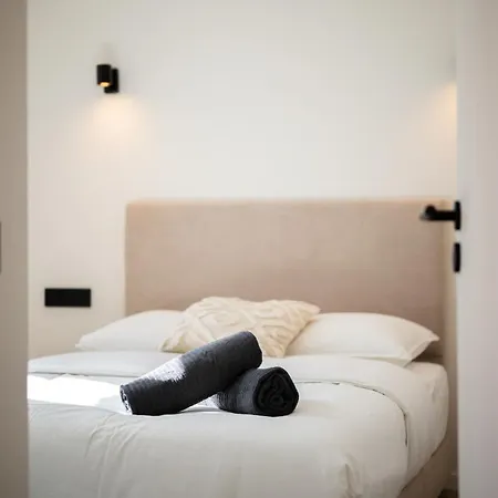Apartment 2-bedroom - Sleeps 4 - Place Massena *