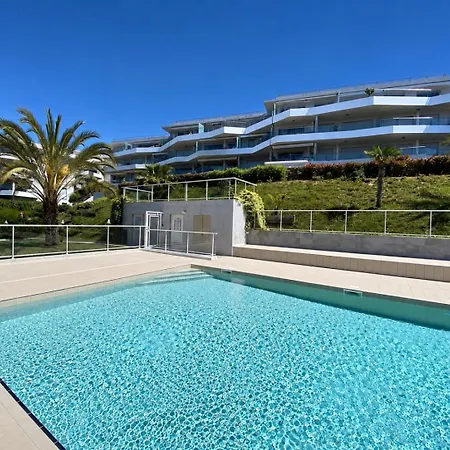 Avec Jardin Et Piscine