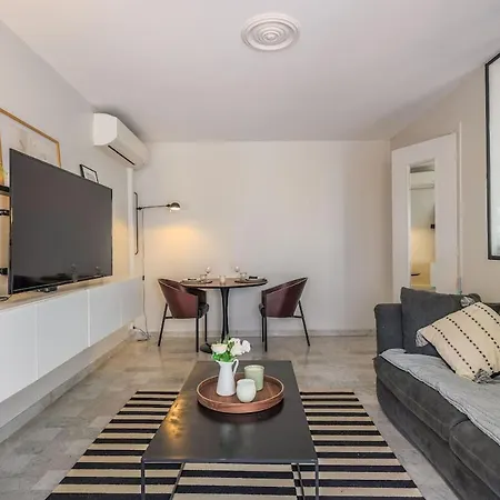 Stylish 2br With Garage And Ac Port Of Apartment *