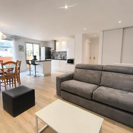 Apartment Charming With Terrace & Secure Parking *