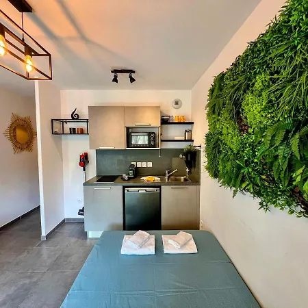 Urban Jungle Apartment *