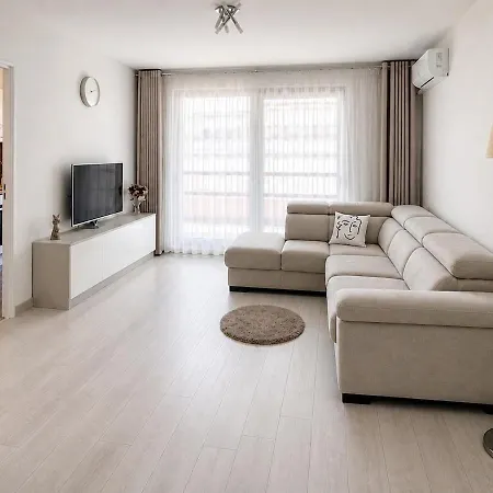 Apartment Beautiful Bright 2-bedroom 1 Minute From The *