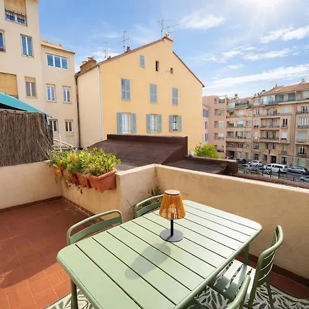Le Petit Safran - Et Terrasse *