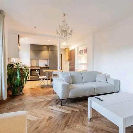 Chic At Port 2 With Private Bathrooms & Ac Apartment *