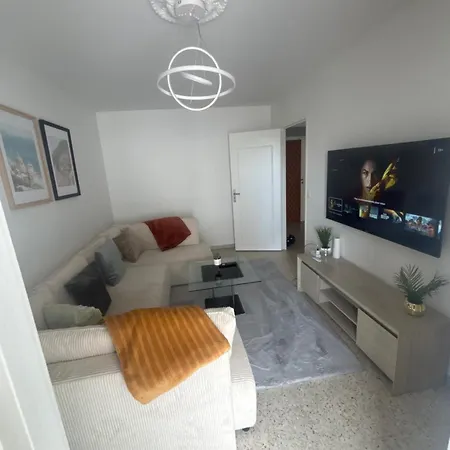 Apartment Superbe 3 1 Salon Cosy Et 2 Grandes Terrasses Moderne Tram A 2 Min 6 Personnes