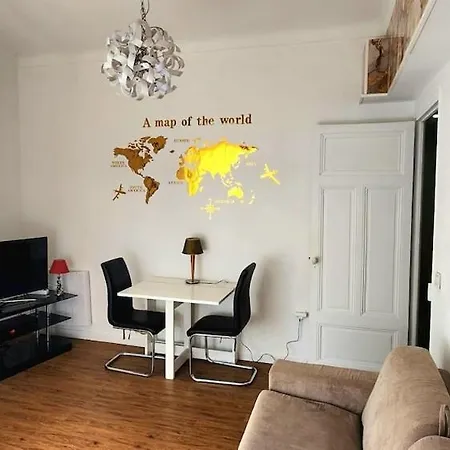 Apartment - Charming 2 In A Quiet Area *