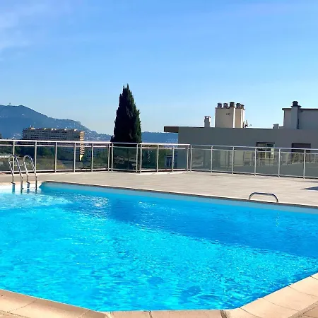 Cosy Proche De La Securisee Avec Piscine
