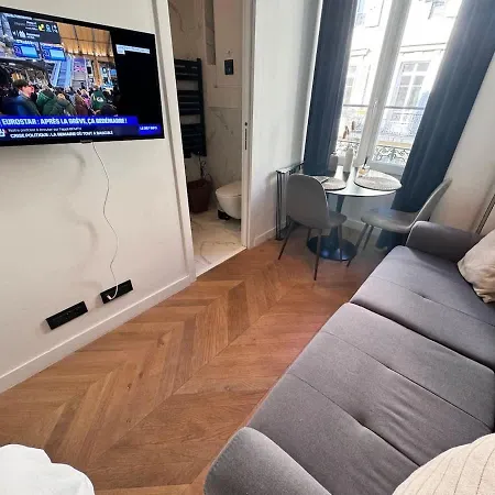 Bright Modern & Walkable *