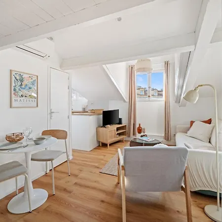 Charming & Bright Cozy Retreat On Port Apartment *